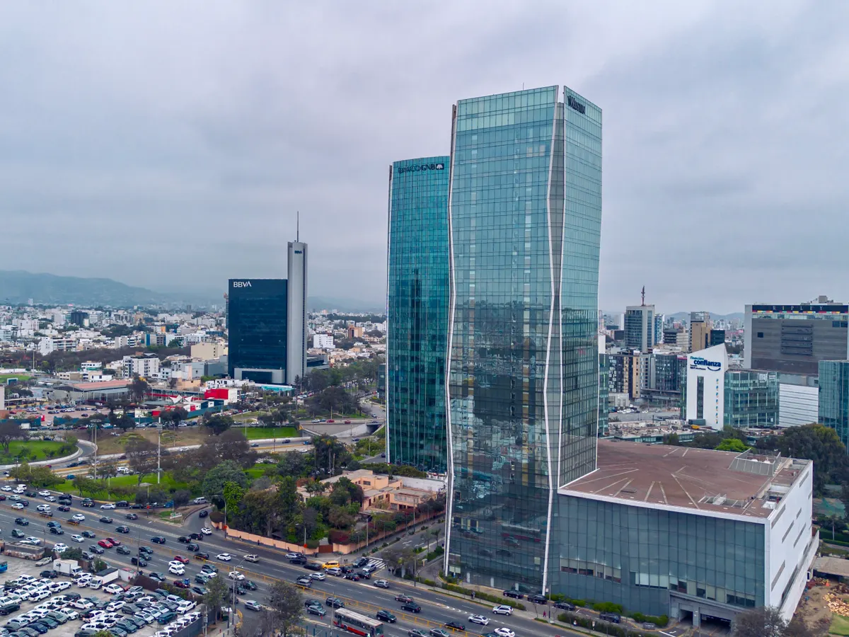 Edificios de oficinas en Lima vistos desde el aire